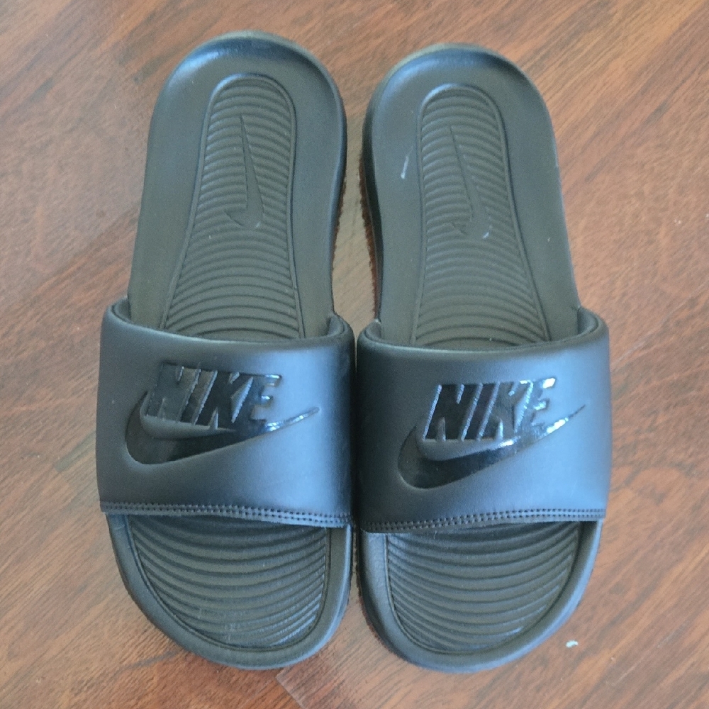 Nike Black Slides Size 7